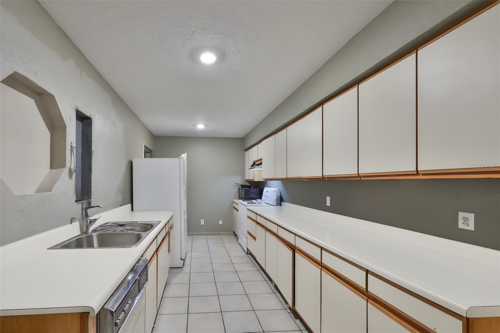 Image 10 of 39 For 741 Morrel Avenue