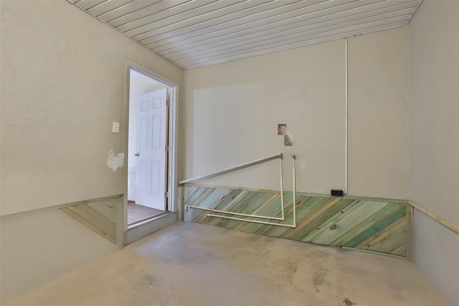 Image 17 of 39 For 741 Morrel Avenue