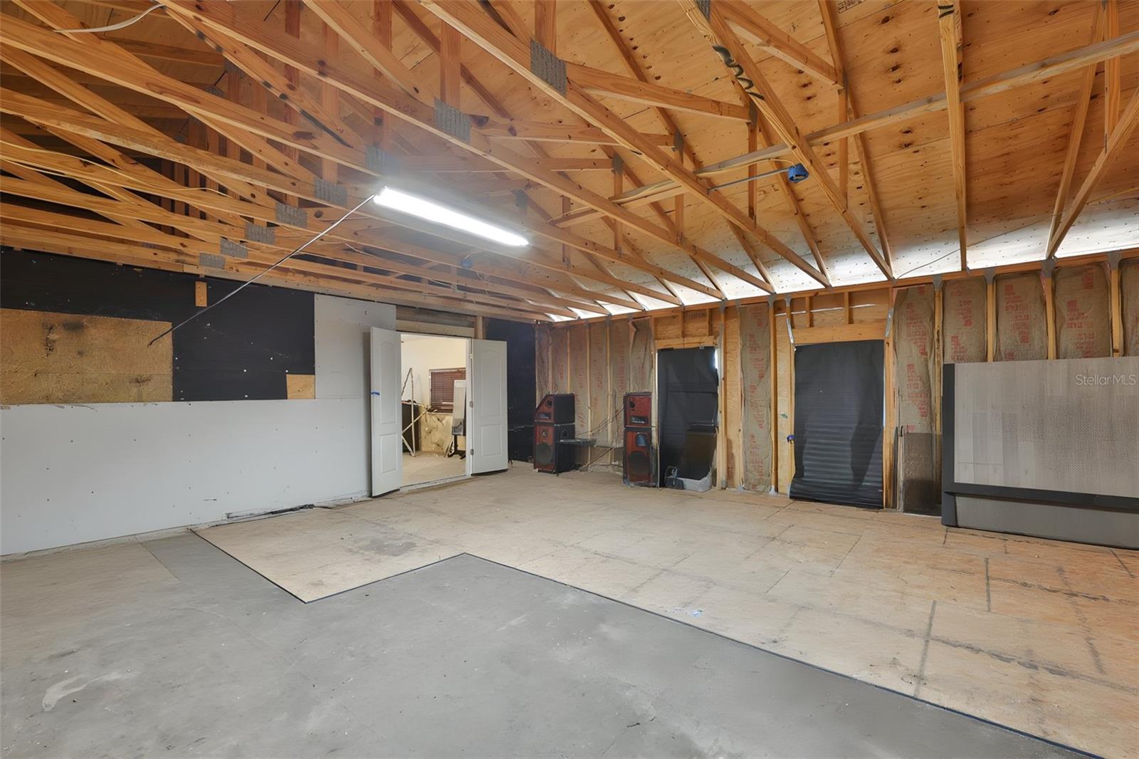 Image 21 of 39 For 741 Morrel Avenue