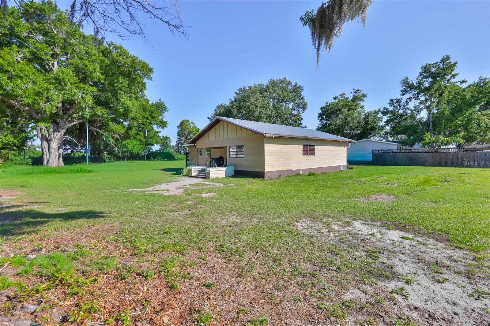 Image 30 of 39 For 741 Morrel Avenue