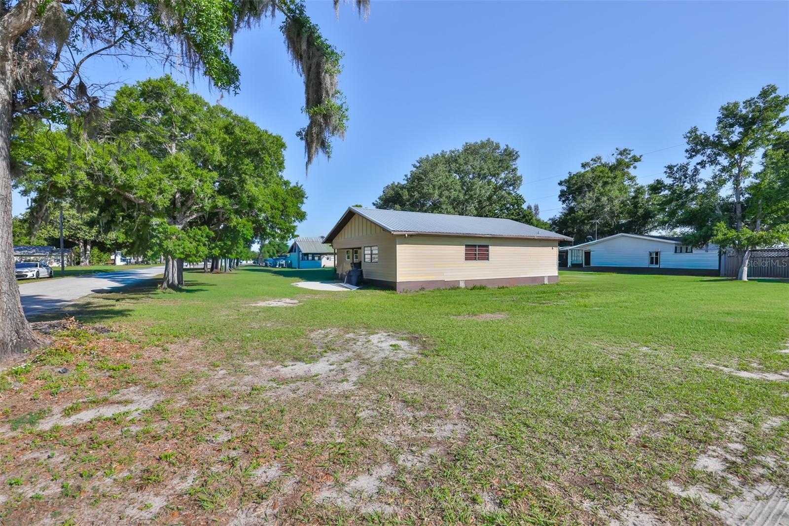 Image 33 of 39 For 741 Morrel Avenue