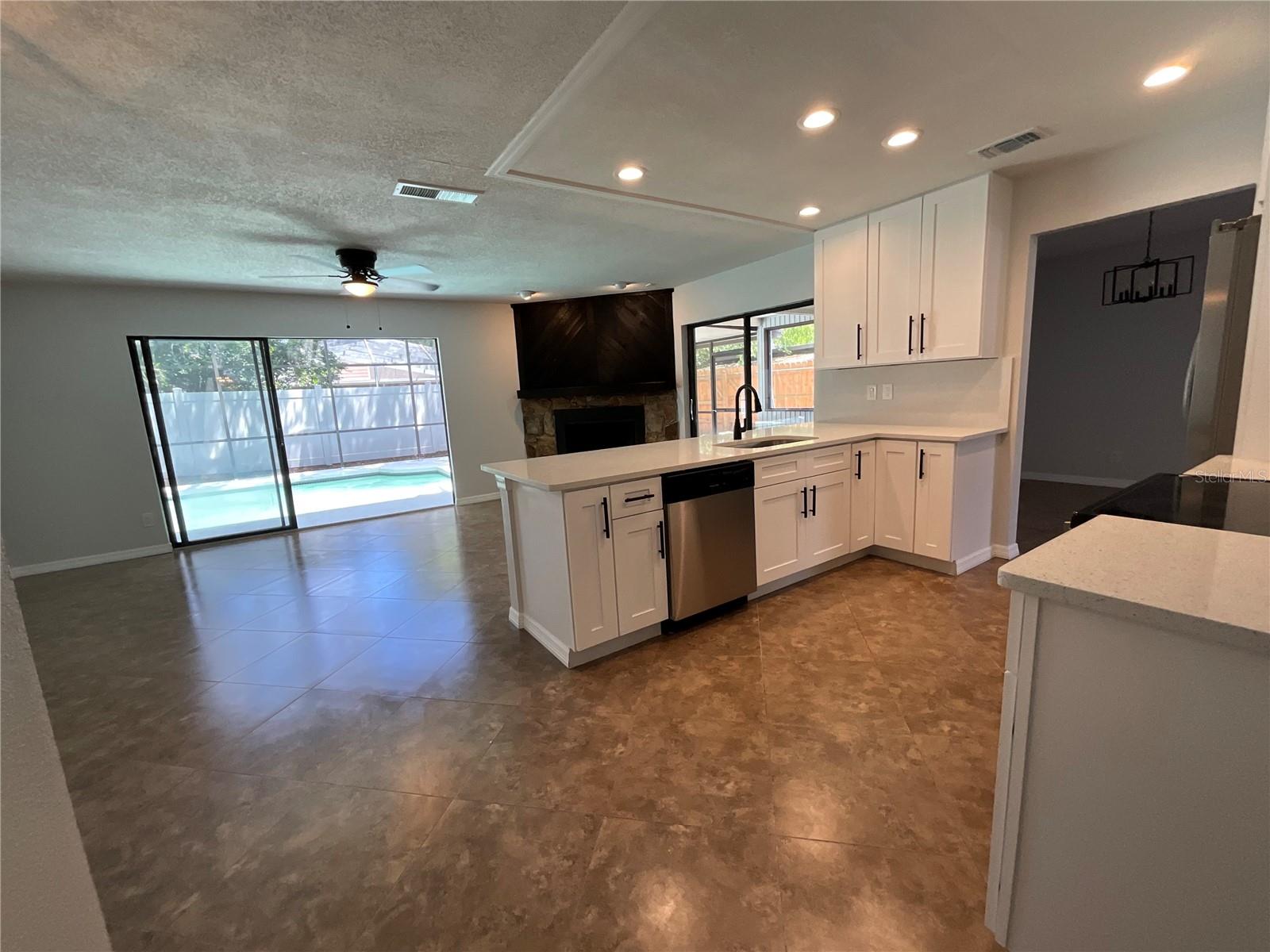 Image 4 of 33 For 15604 Timberline Drive