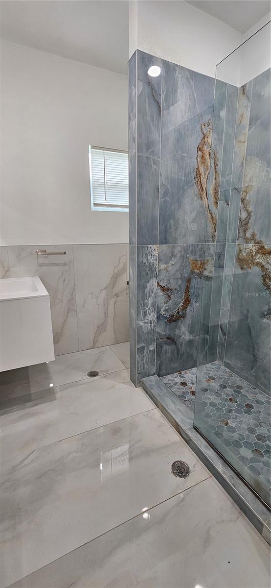 Image 10 of 19 For 528 Wideview Avenue