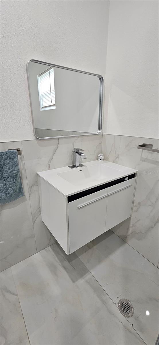 Image 11 of 19 For 528 Wideview Avenue