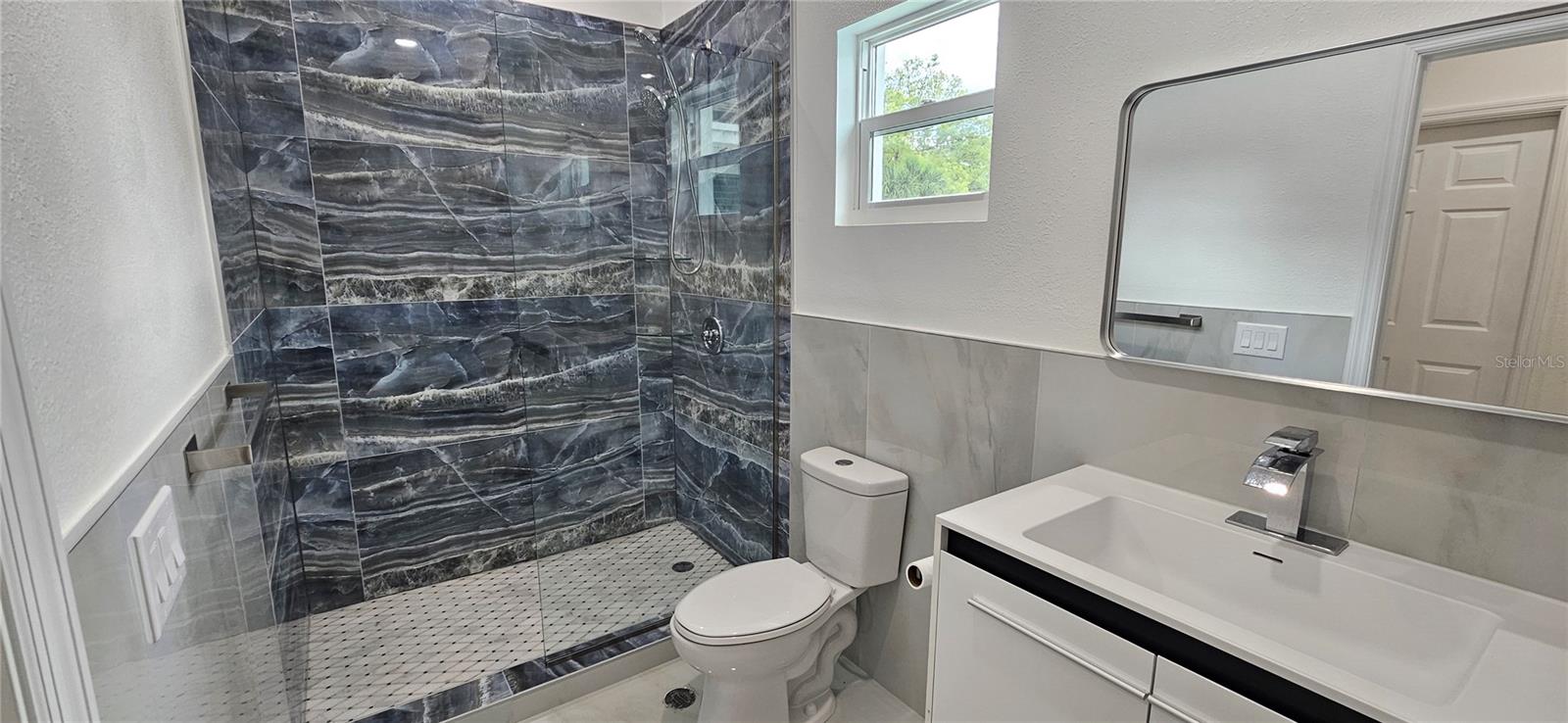 Image 13 of 19 For 528 Wideview Avenue