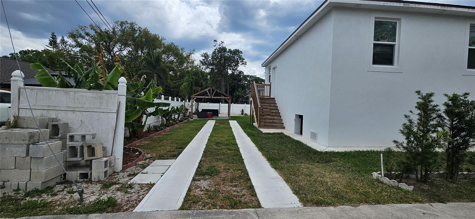 Image 18 of 19 For 528 Wideview Avenue