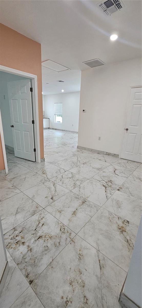 Image 3 of 19 For 528 Wideview Avenue