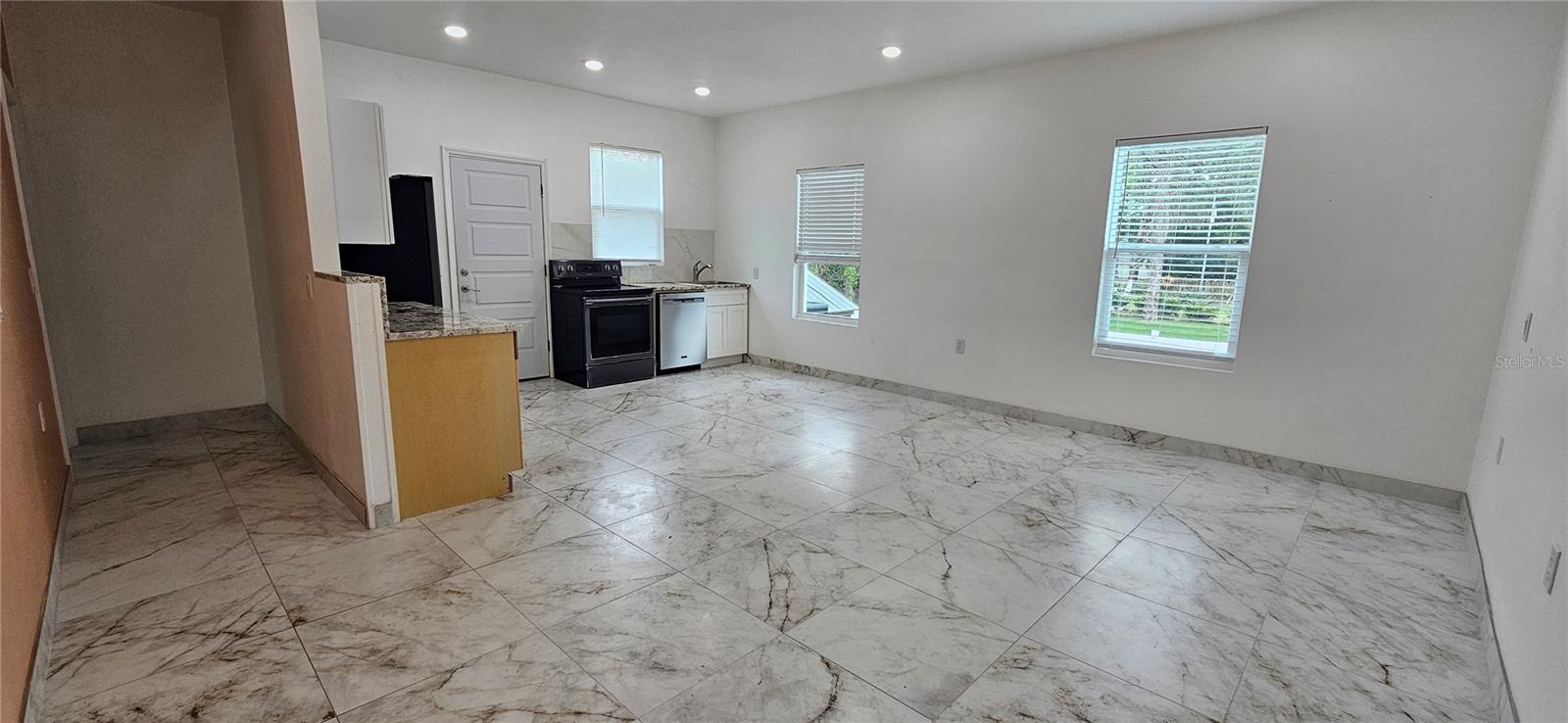 Image 4 of 19 For 528 Wideview Avenue