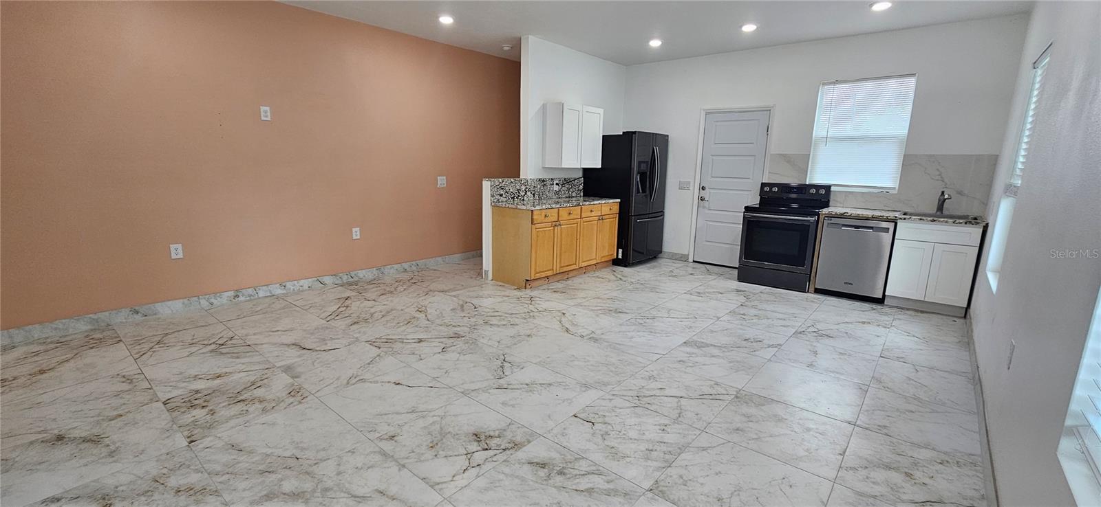 Image 6 of 19 For 528 Wideview Avenue