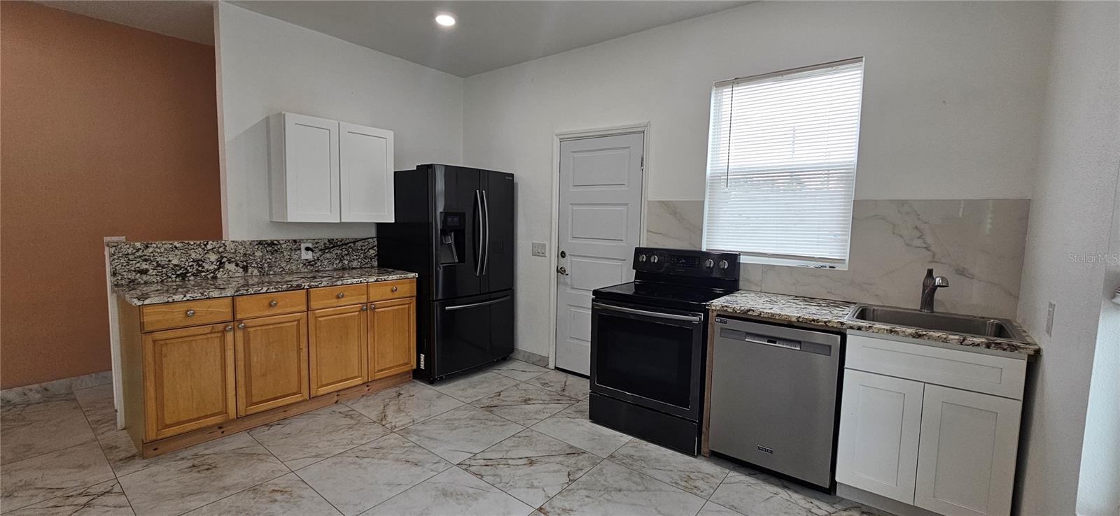 Image 7 of 19 For 528 Wideview Avenue