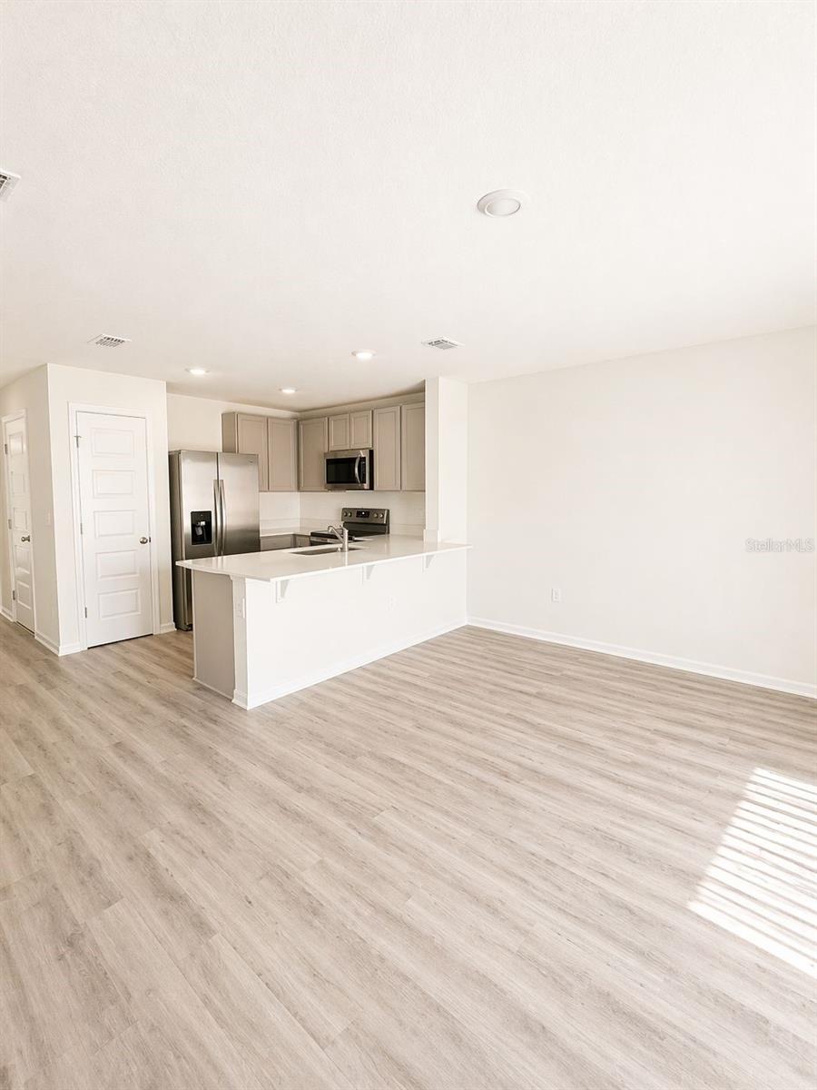 Listing photo id 0 for 4615 Linda Drive