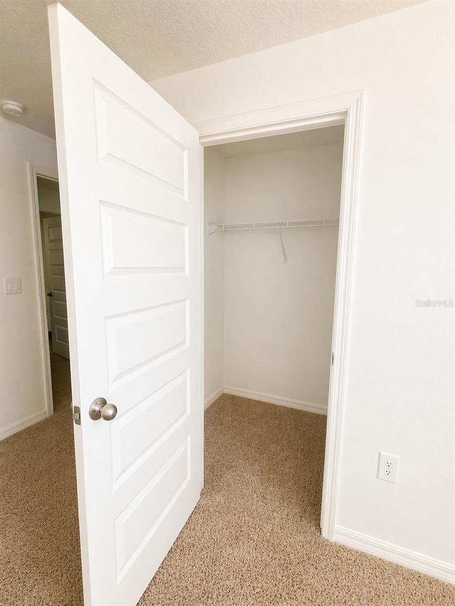 Listing photo id 1 for 4615 Linda Drive