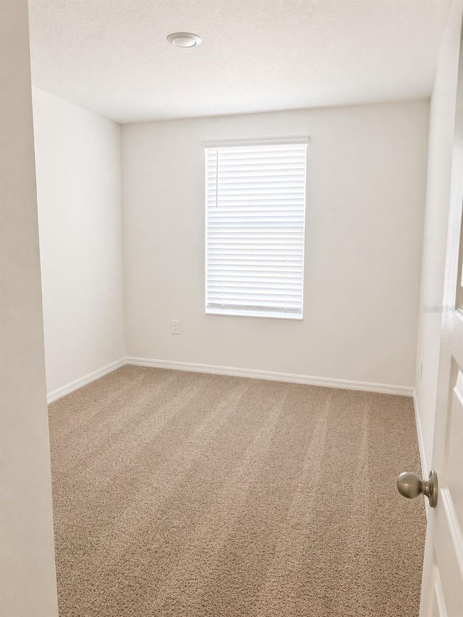 Listing photo id 3 for 4615 Linda Drive