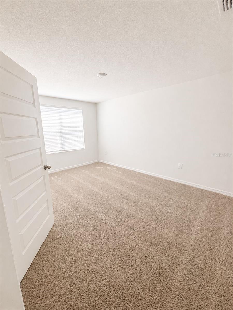 Listing photo id 6 for 4615 Linda Drive