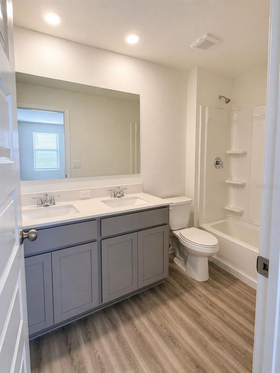 Listing photo id 7 for 4615 Linda Drive