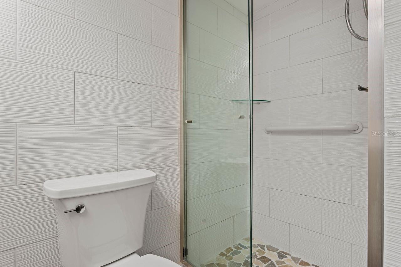 Image 17 of 21 For 4910 Bay Street Ne 111