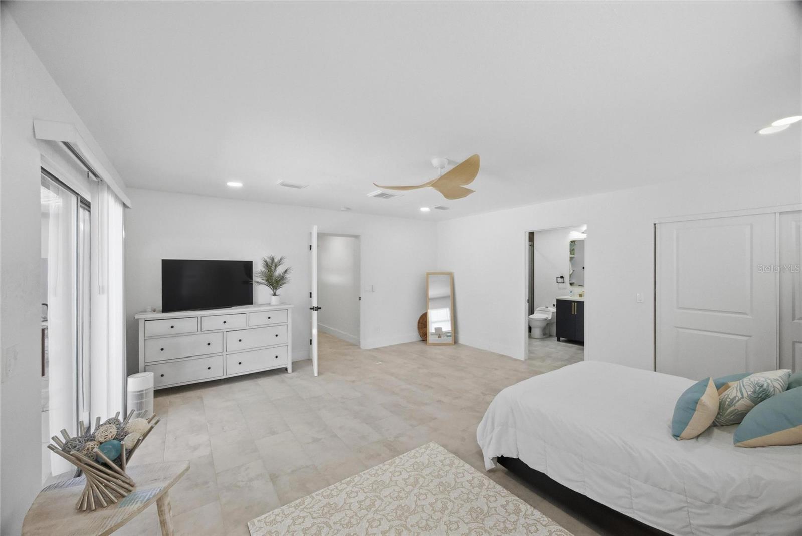 Image 13 of 44 For 4014 Rogers Avenue