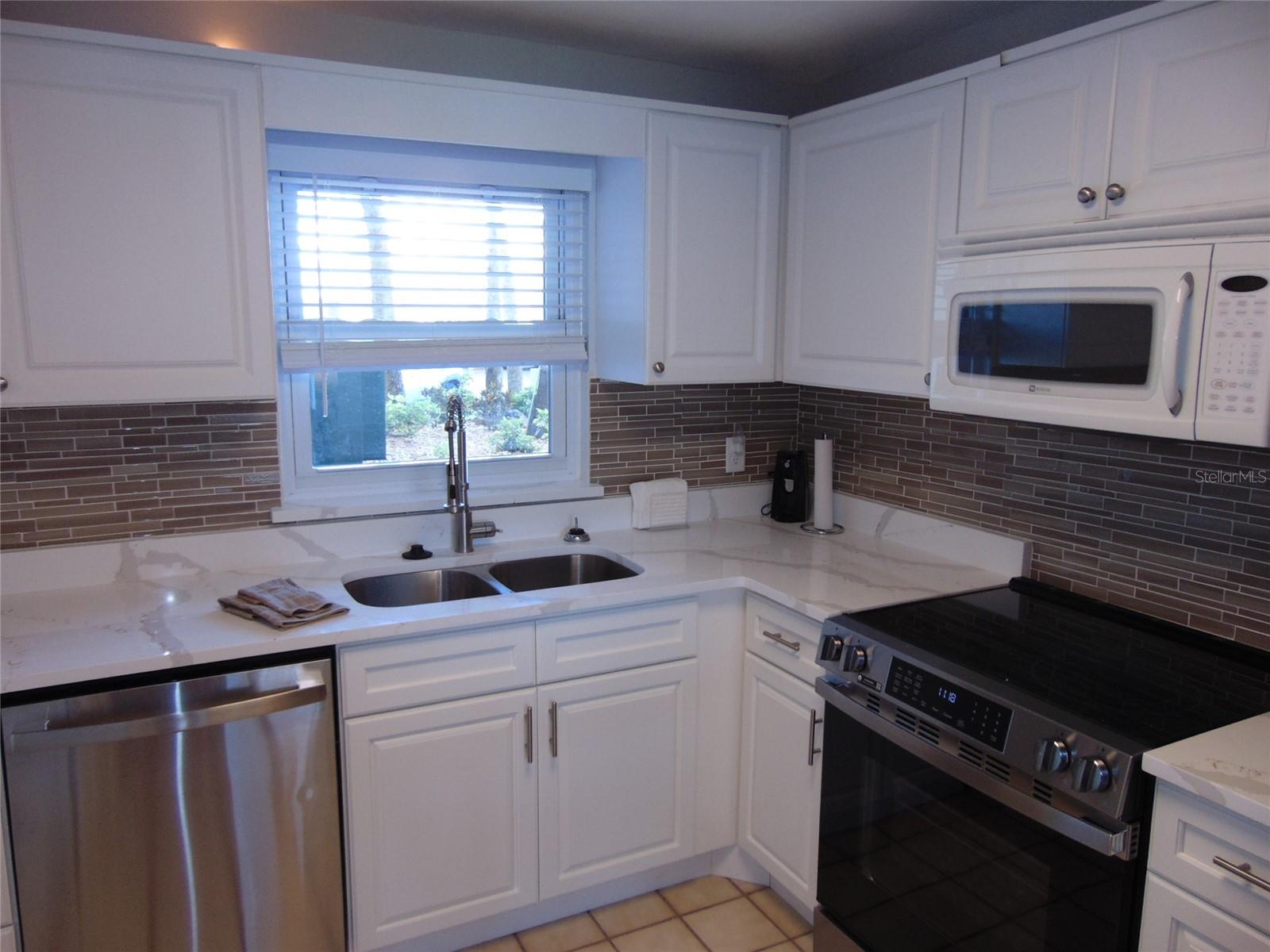 Image 10 of 64 For 4775 Cove Cir Circle N 104