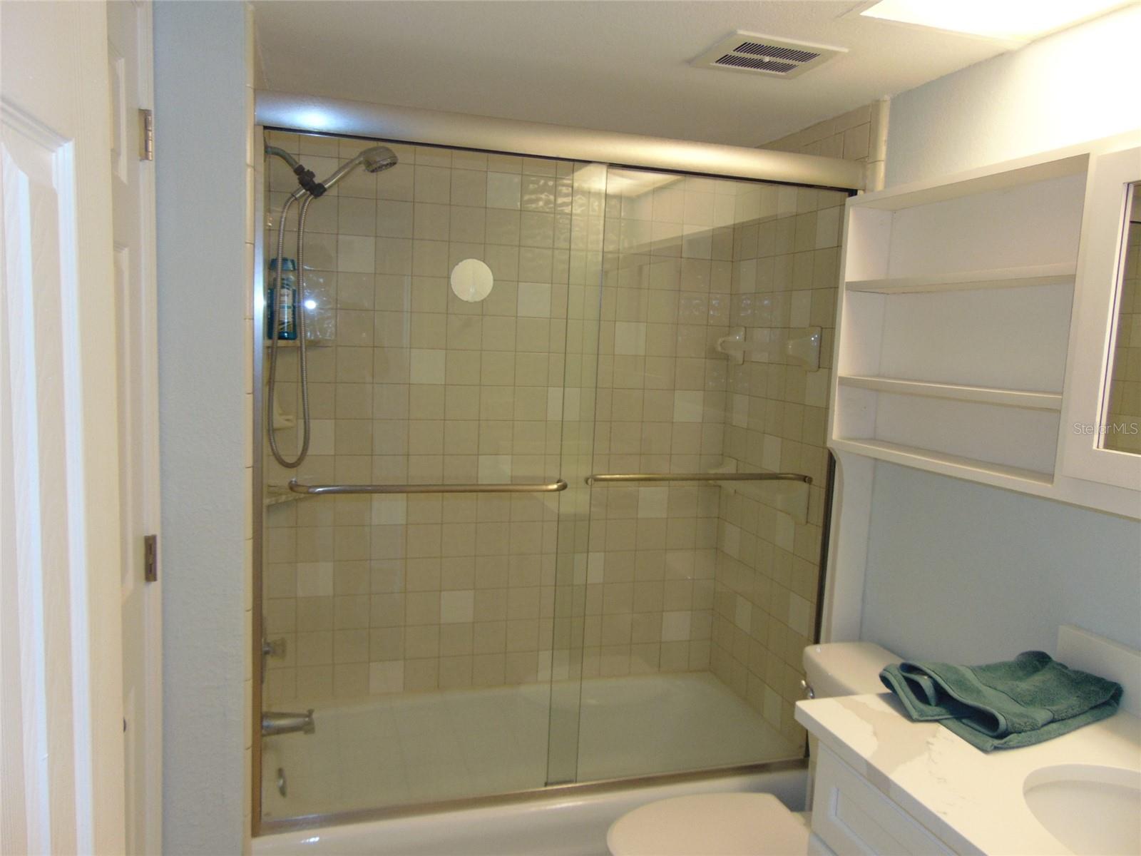 Image 17 of 64 For 4775 Cove Cir Circle N 104