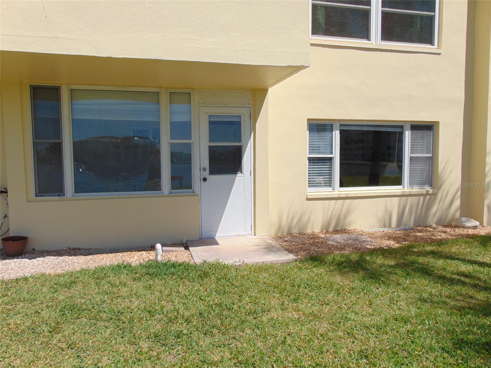 Image 18 of 64 For 4775 Cove Cir Circle N 104