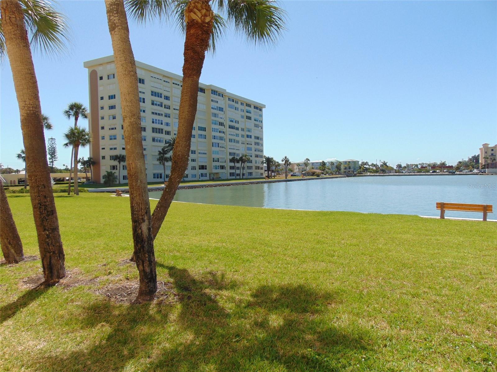 Image 3 of 64 For 4775 Cove Cir Circle N 104