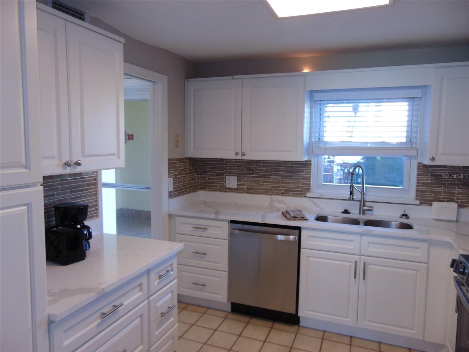 Image 9 of 64 For 4775 Cove Cir Circle N 104