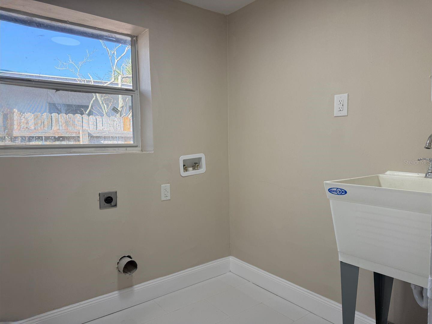 Image 21 of 24 For 2489 Del Rio Way