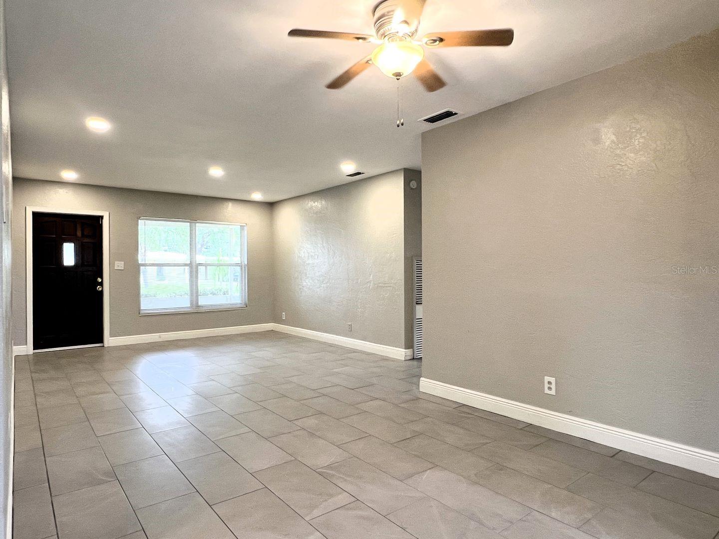 Image 4 of 24 For 2489 Del Rio Way