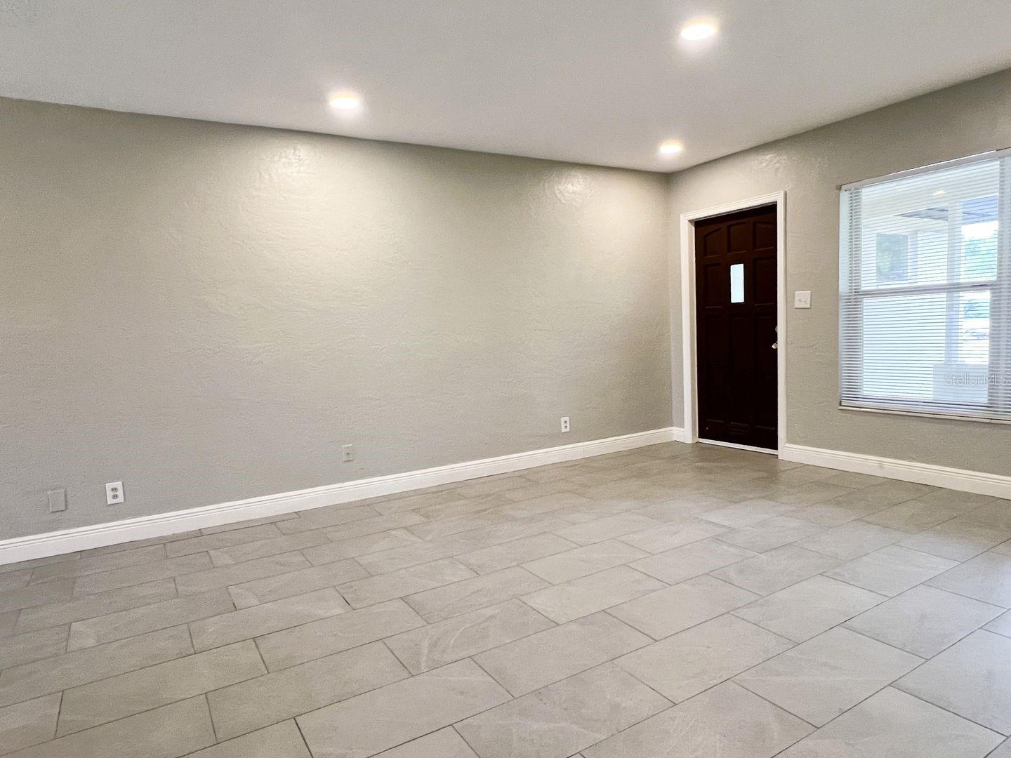 Image 6 of 24 For 2489 Del Rio Way