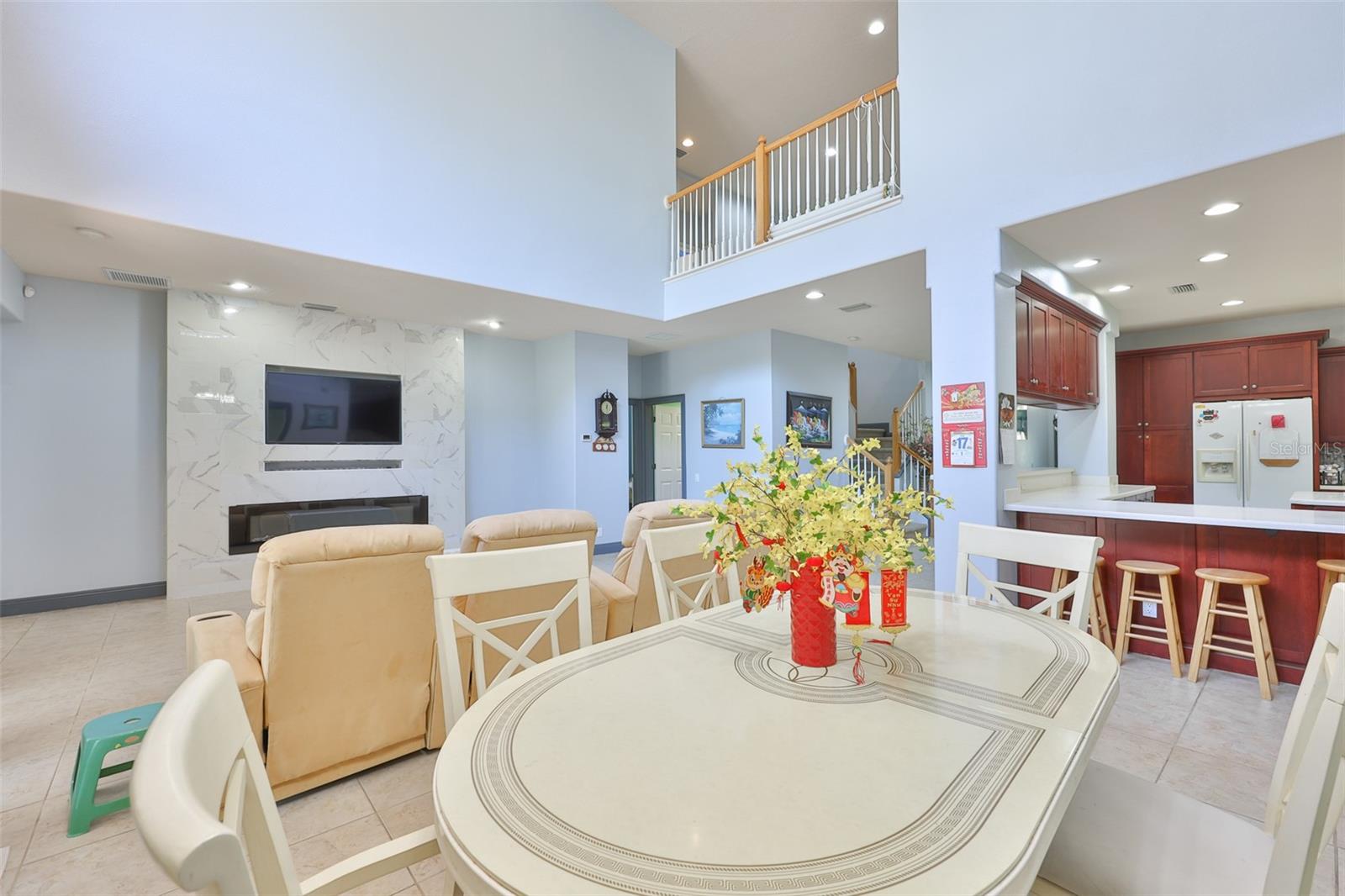 Image 16 of 77 For 2679 Lakebreeze Lane S