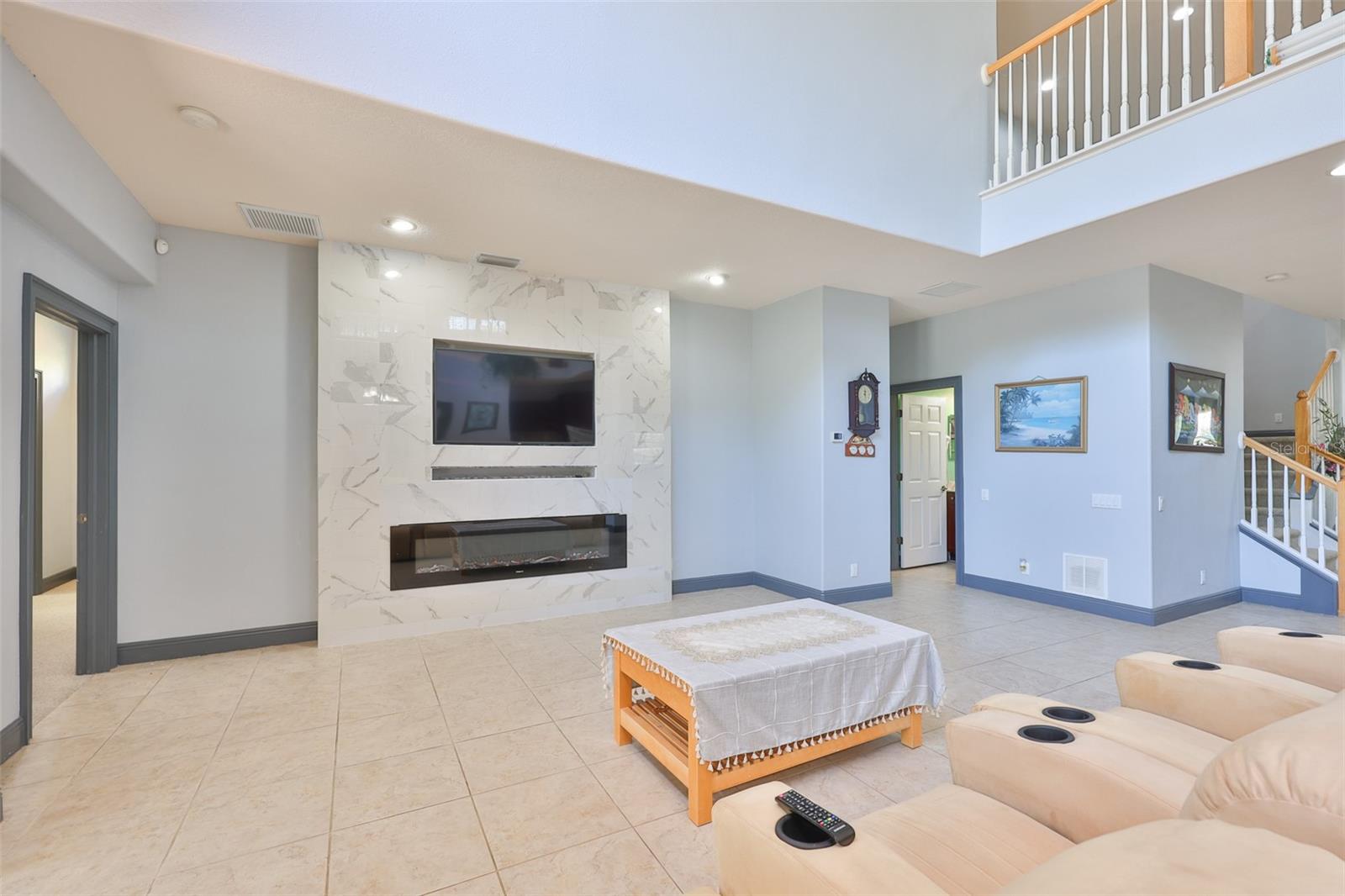 Image 17 of 77 For 2679 Lakebreeze Lane S