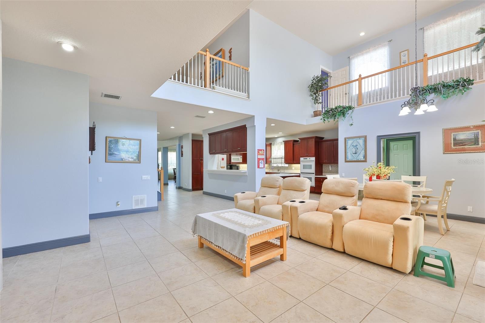 Image 18 of 77 For 2679 Lakebreeze Lane S