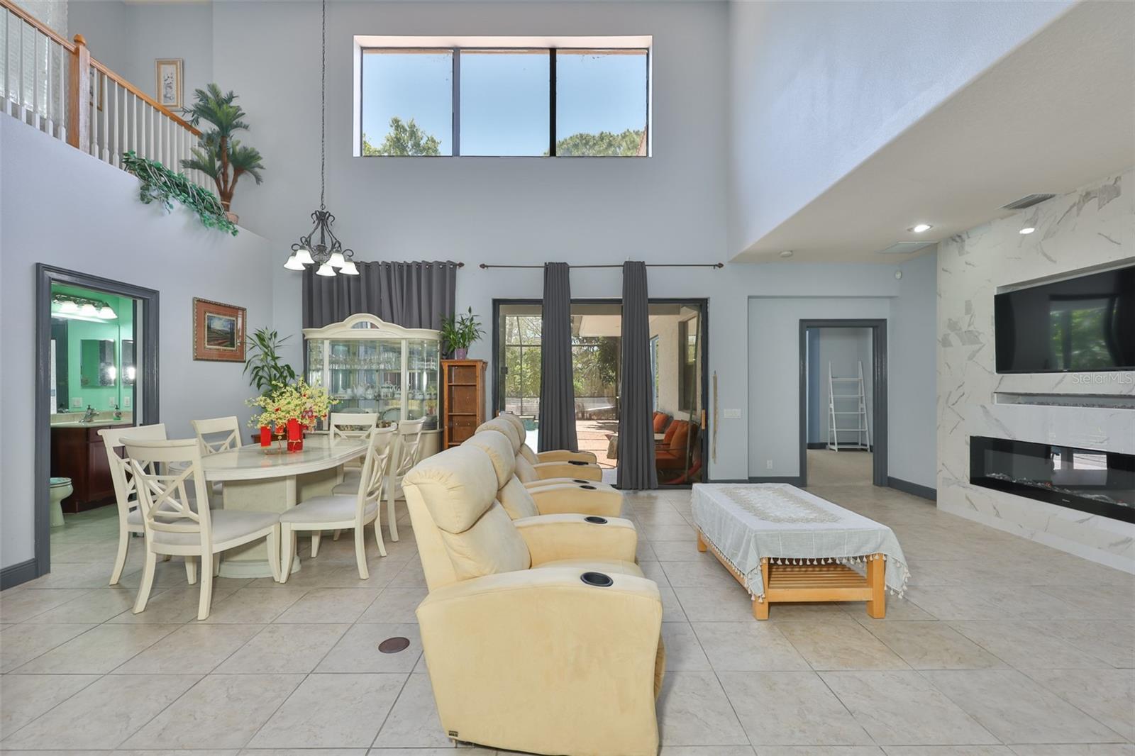 Image 20 of 77 For 2679 Lakebreeze Lane S