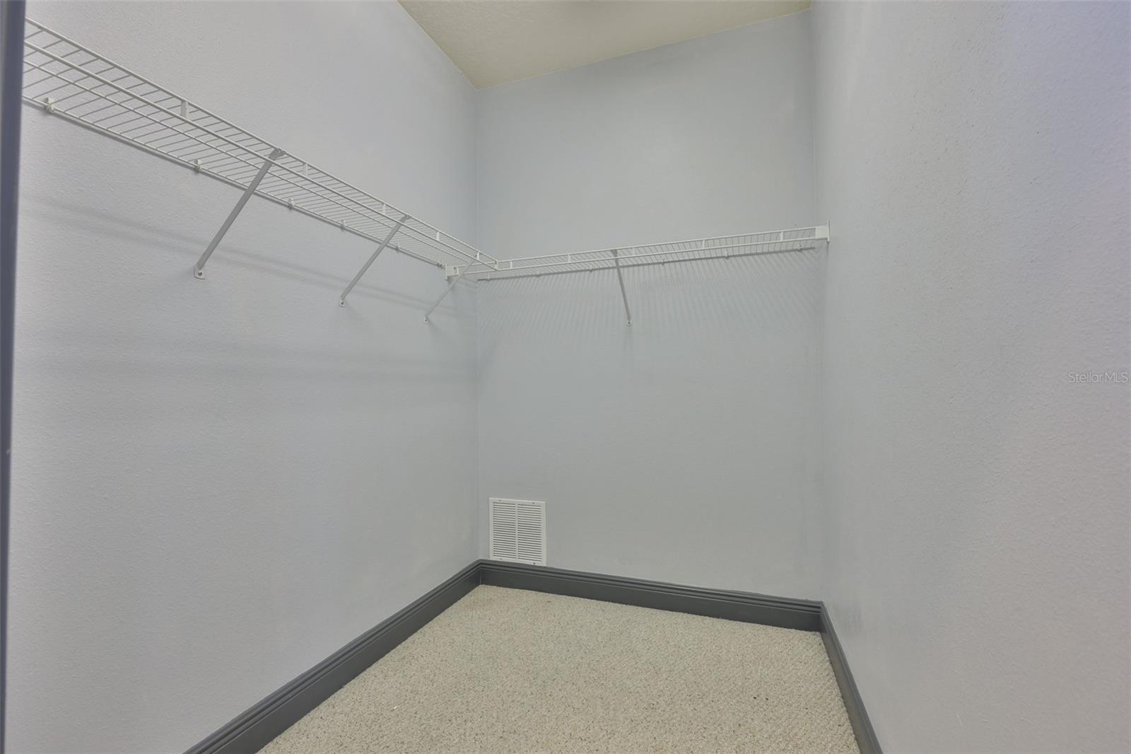 Image 28 of 77 For 2679 Lakebreeze Lane S