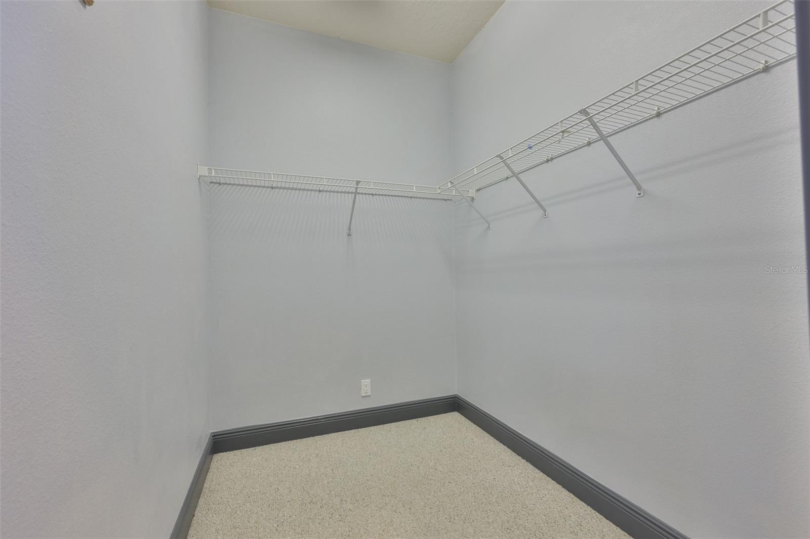 Image 29 of 77 For 2679 Lakebreeze Lane S