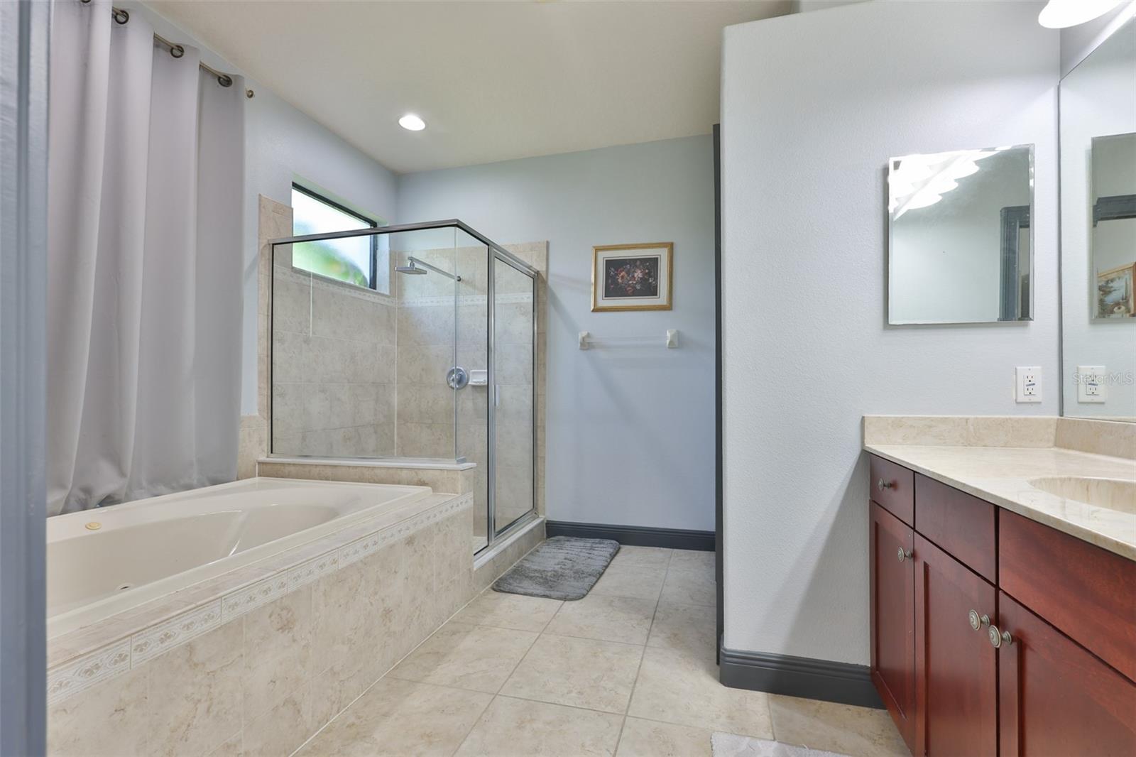 Image 31 of 77 For 2679 Lakebreeze Lane S