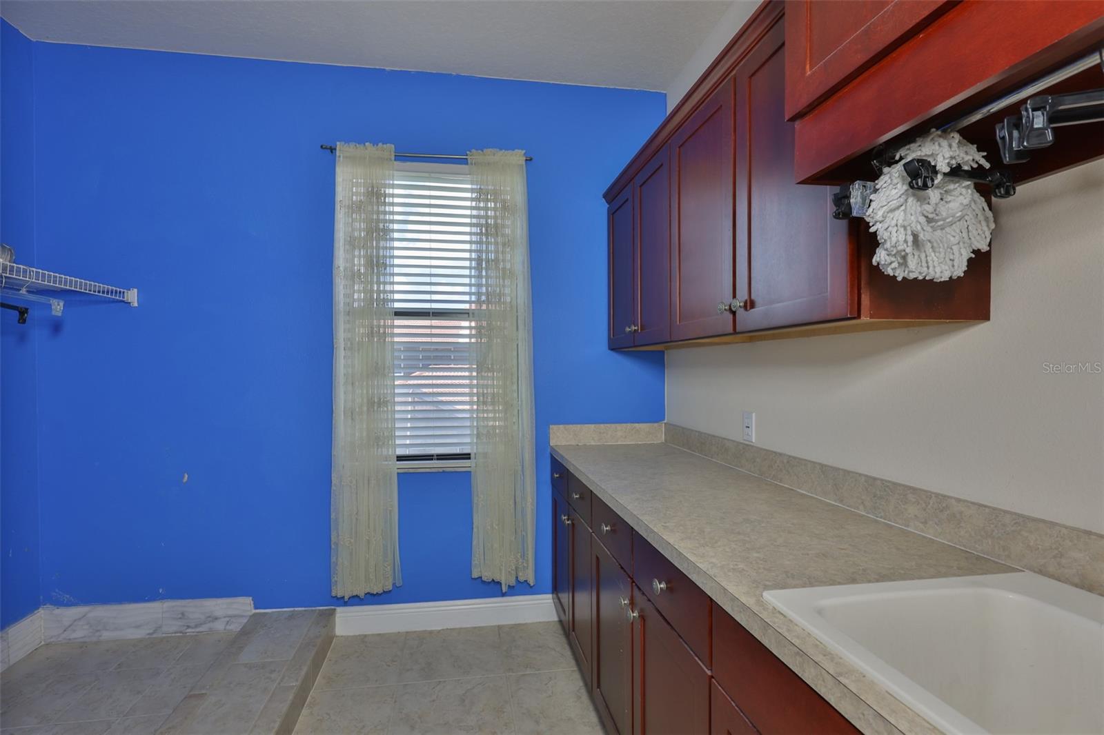 Image 37 of 77 For 2679 Lakebreeze Lane S