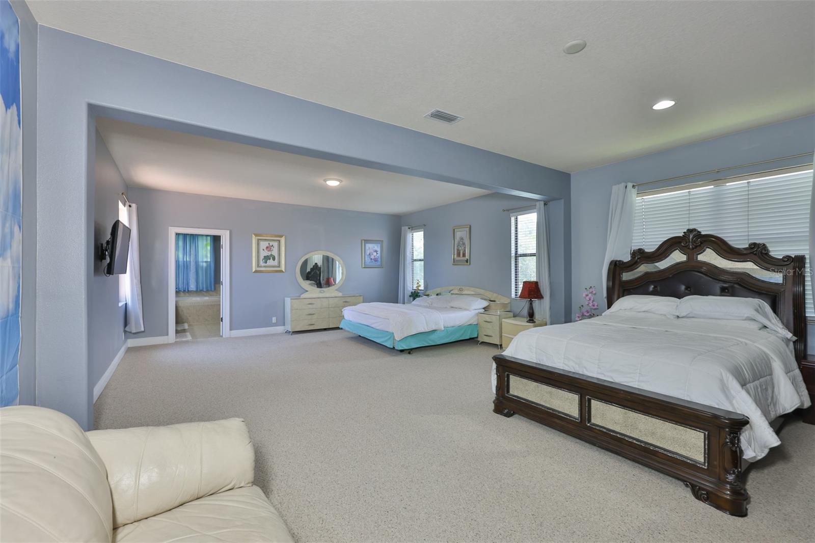 Image 38 of 77 For 2679 Lakebreeze Lane S