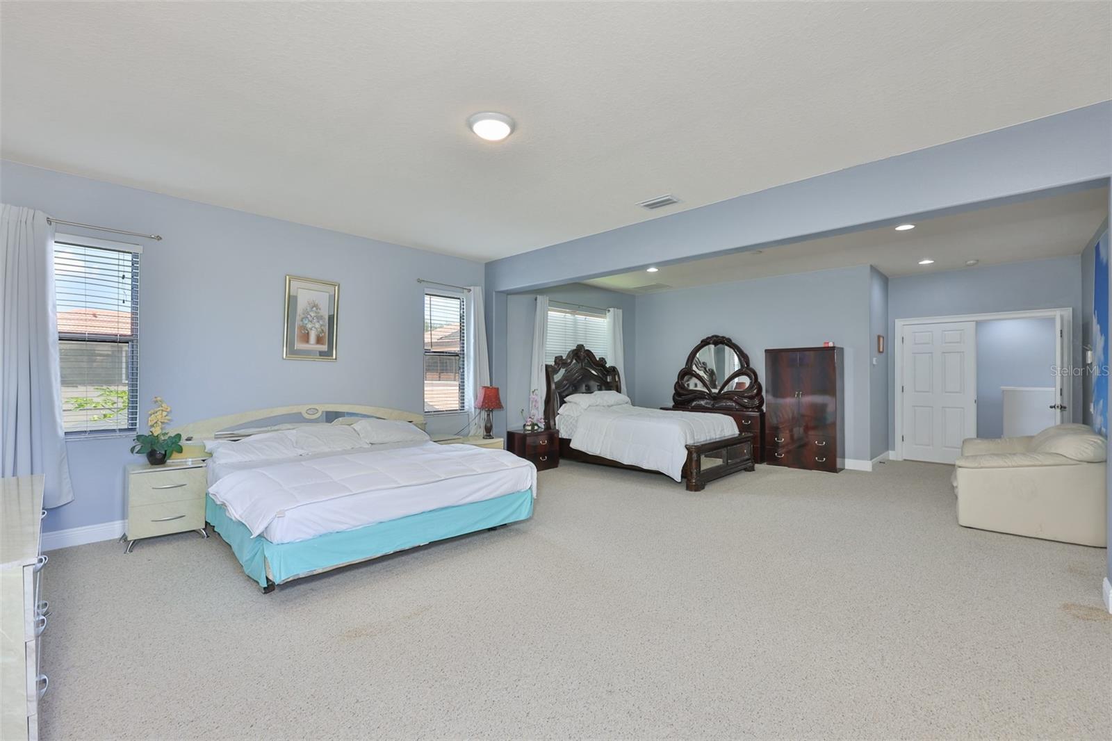 Image 39 of 77 For 2679 Lakebreeze Lane S