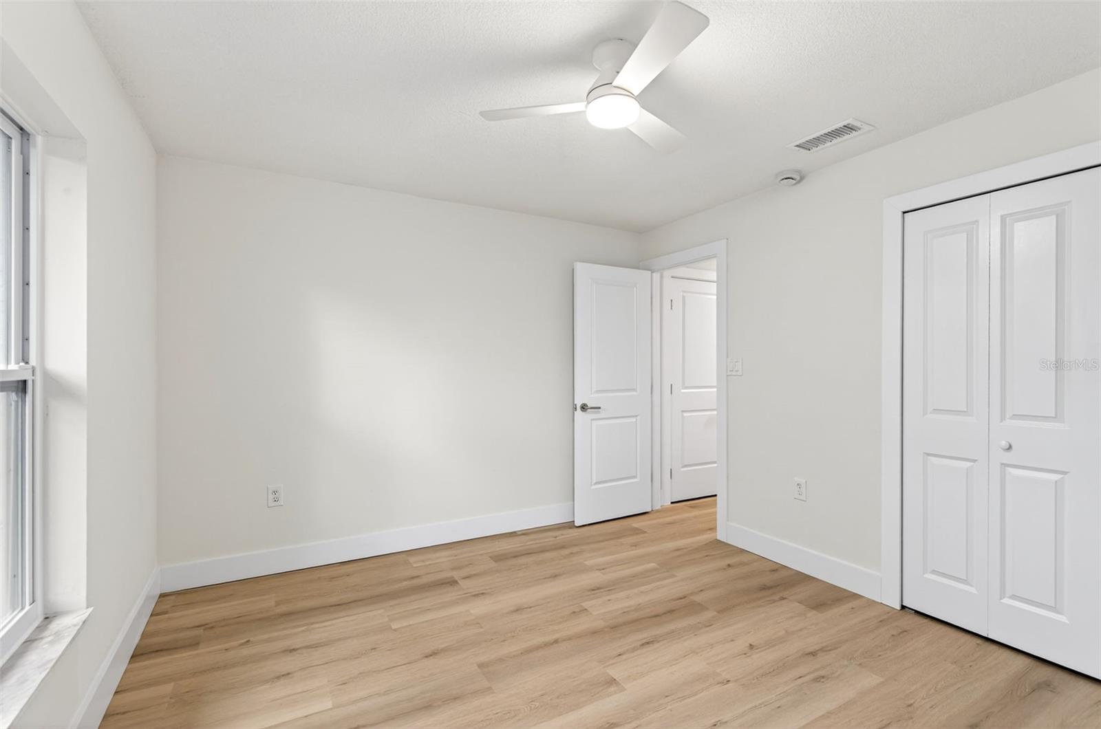 Listing photo id 11 for 3041 Oak Cove Drive