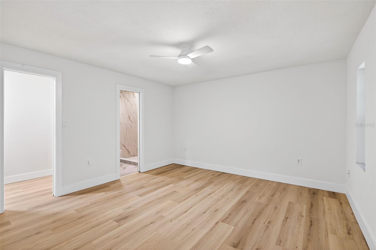 Listing photo id 14 for 3041 Oak Cove Drive