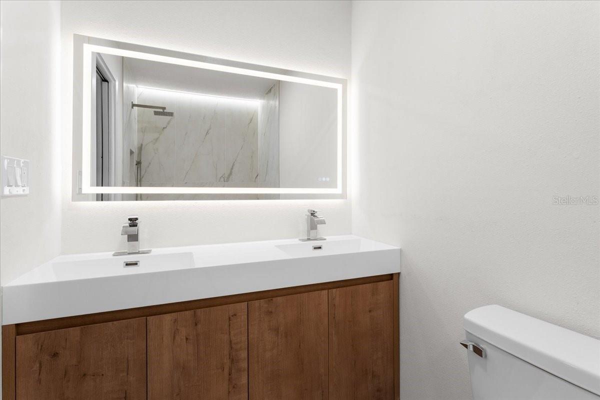 Listing photo id 17 for 3041 Oak Cove Drive
