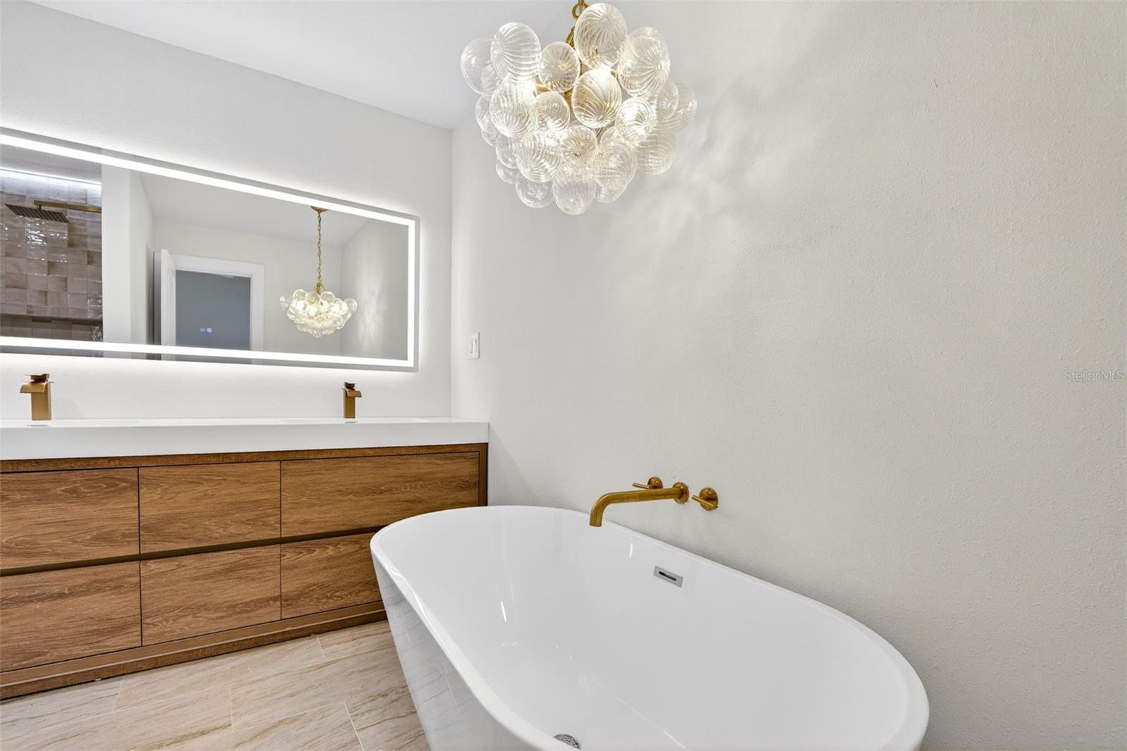 Listing photo id 5 for 3041 Oak Cove Drive
