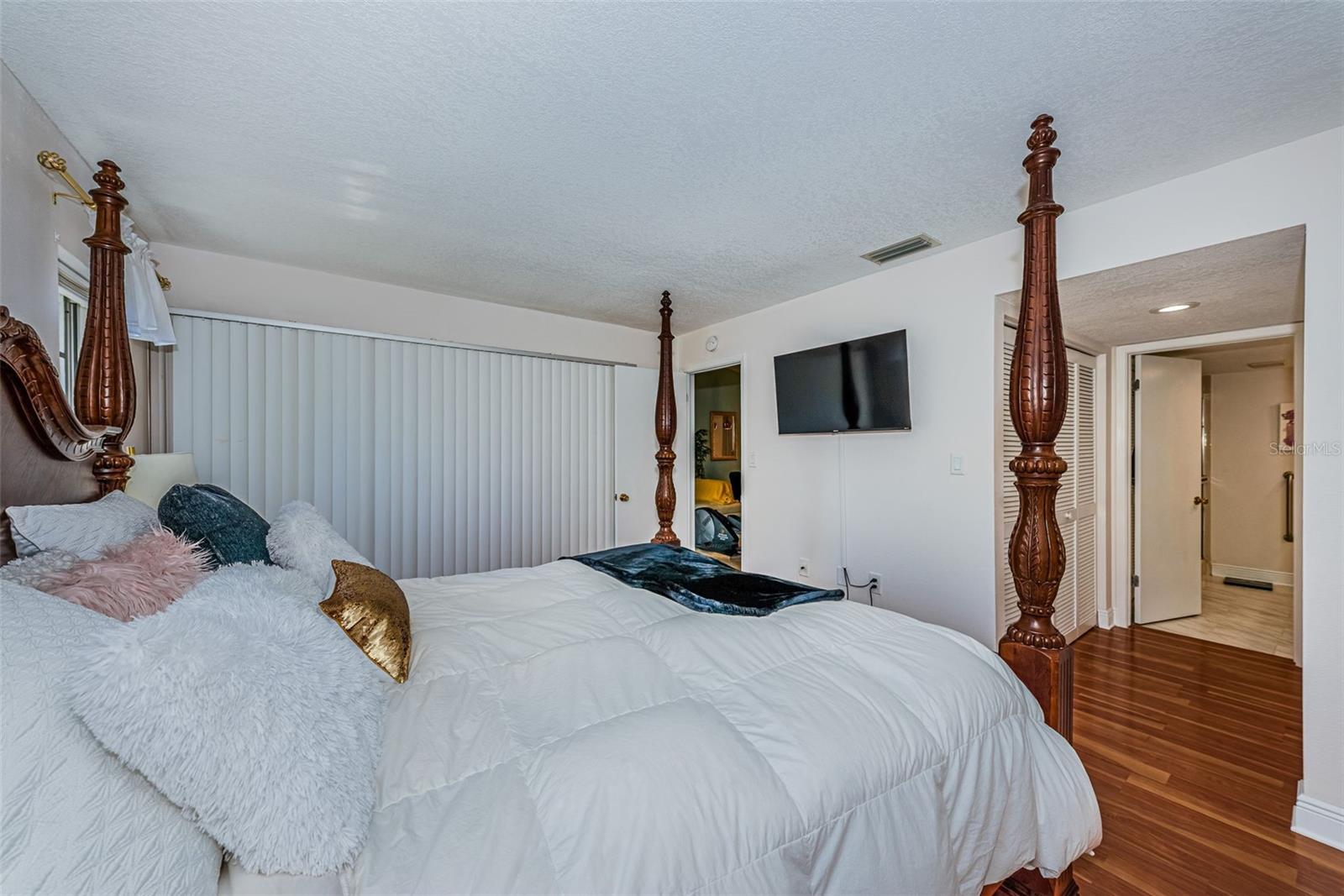Listing photo id 10 for 1022 Bowsprit Lane 1022