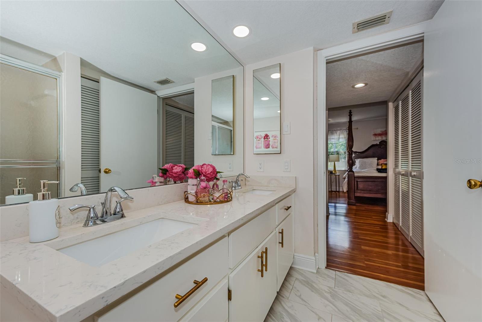 Listing photo id 11 for 1022 Bowsprit Lane 1022