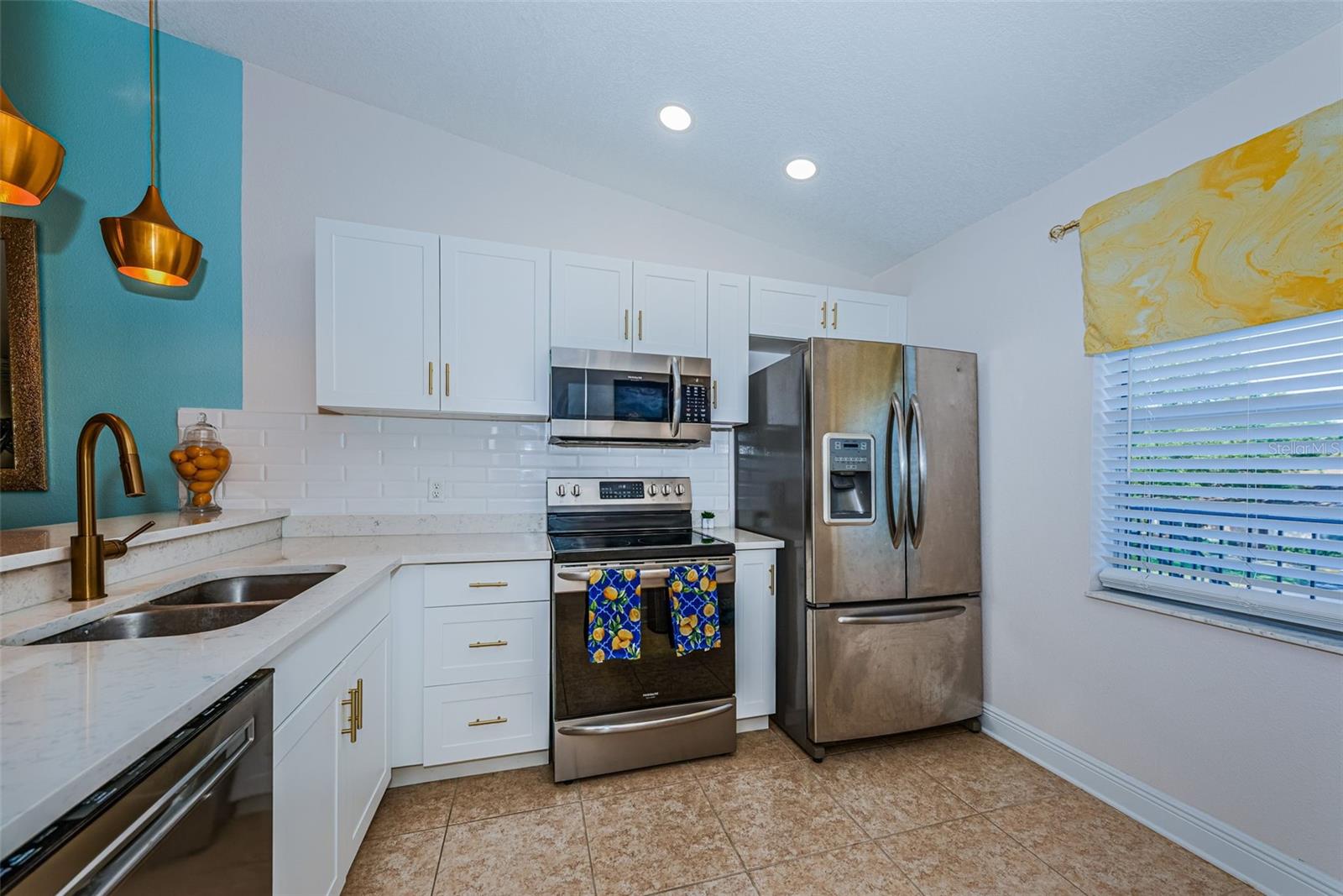 Listing photo id 7 for 1022 Bowsprit Lane 1022