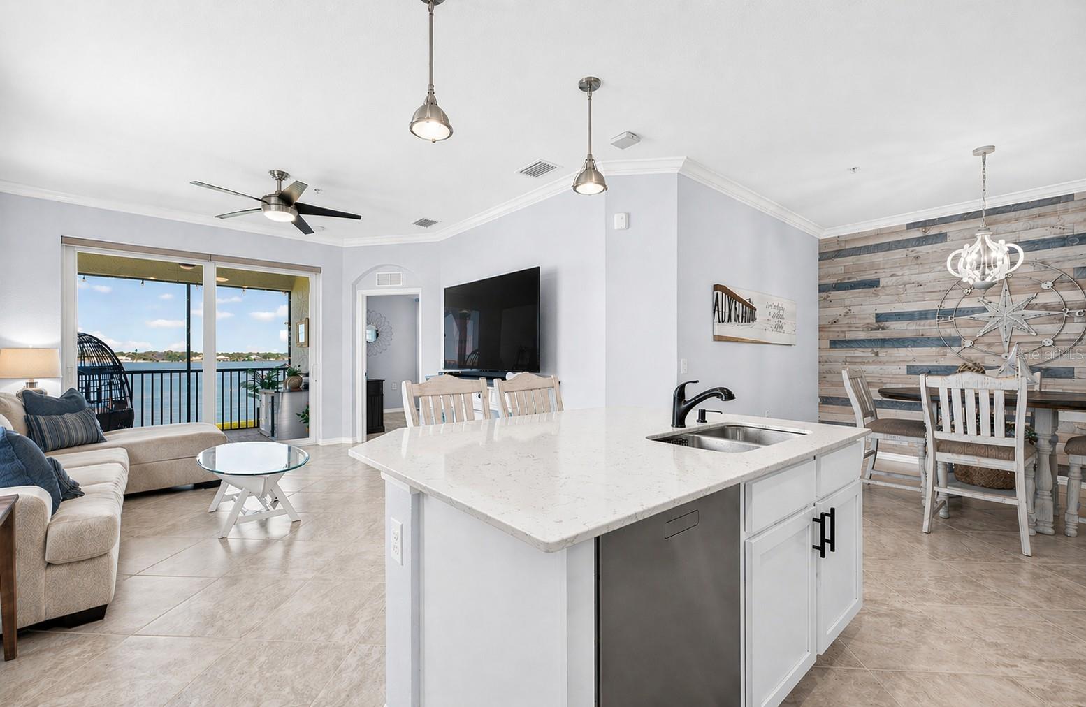 Image 11 of 52 For 1020 Tidewater Shores Loop  301