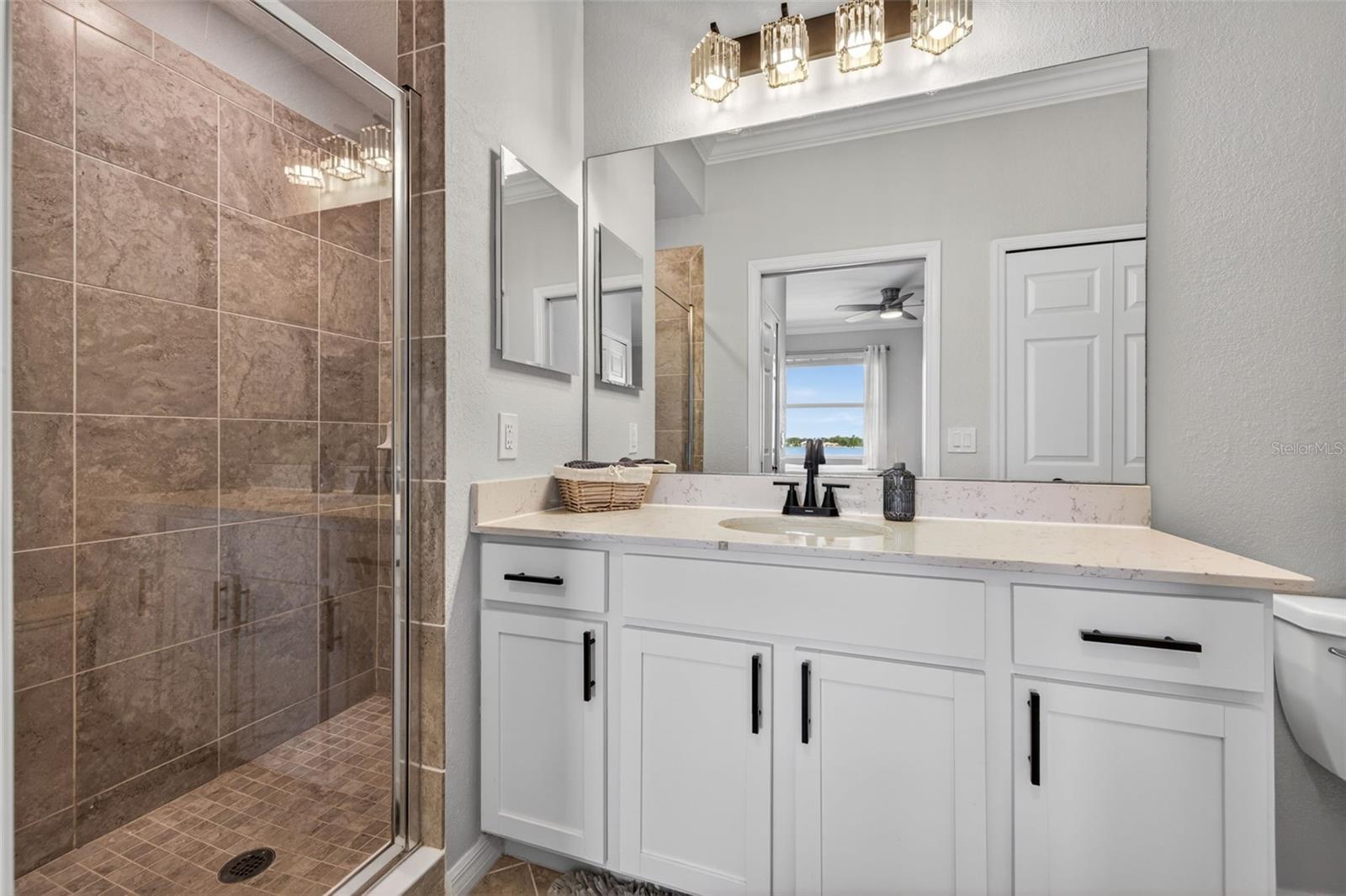 Image 18 of 52 For 1020 Tidewater Shores Loop  301