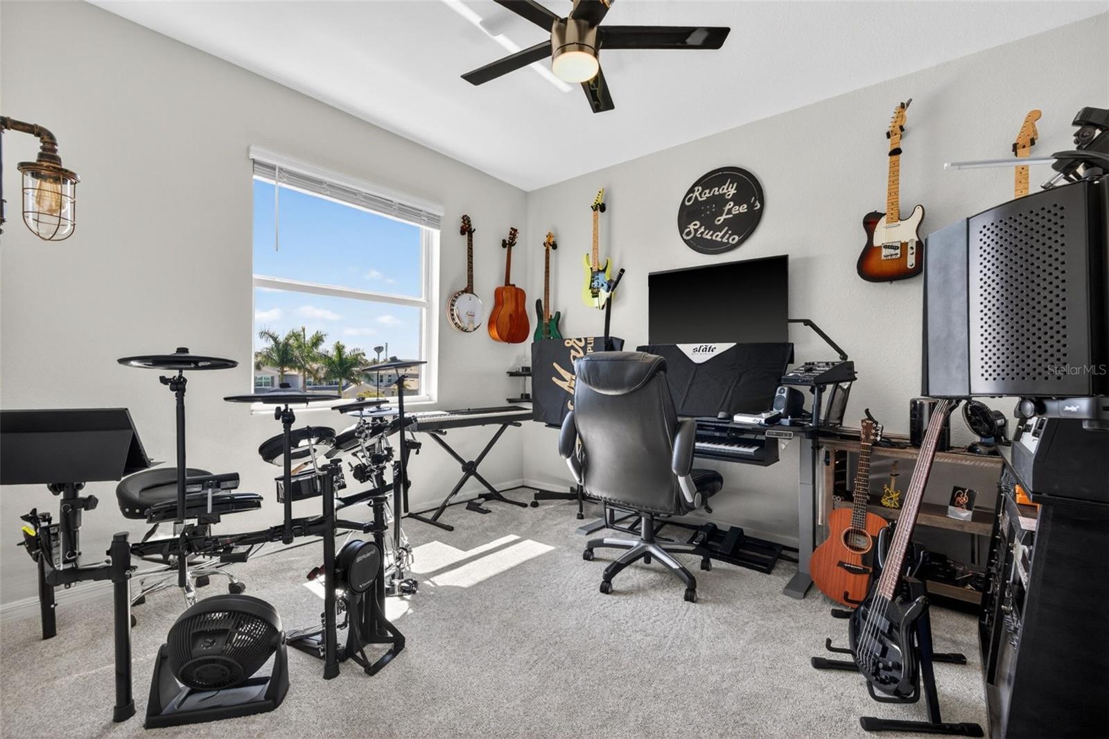 Image 23 of 52 For 1020 Tidewater Shores Loop  301