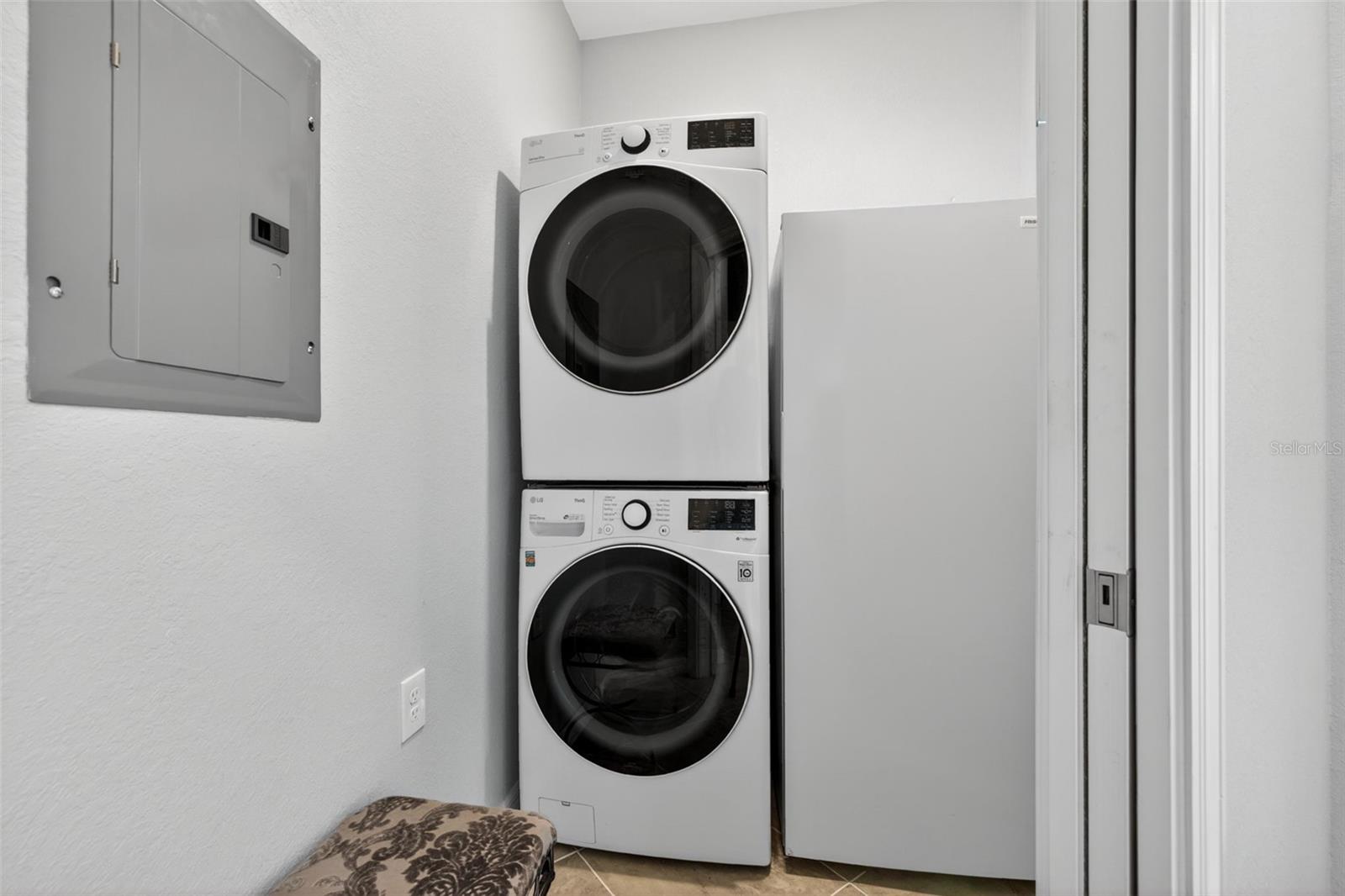 Image 24 of 52 For 1020 Tidewater Shores Loop  301